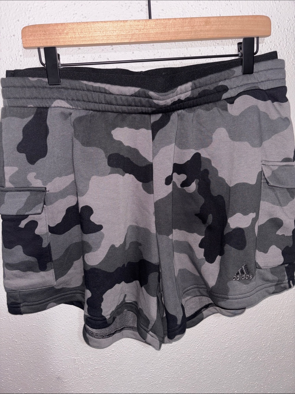 adidas Women’s Gray & Black Camo Cargo Shorts (size X-Large)
